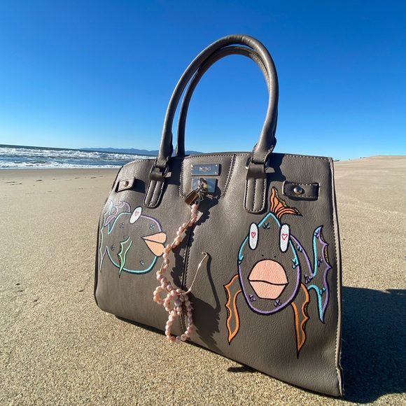 VanRahDesign hand painted BCBG purse with lock —Painting “Off the Hook” - Picture 9 of 17